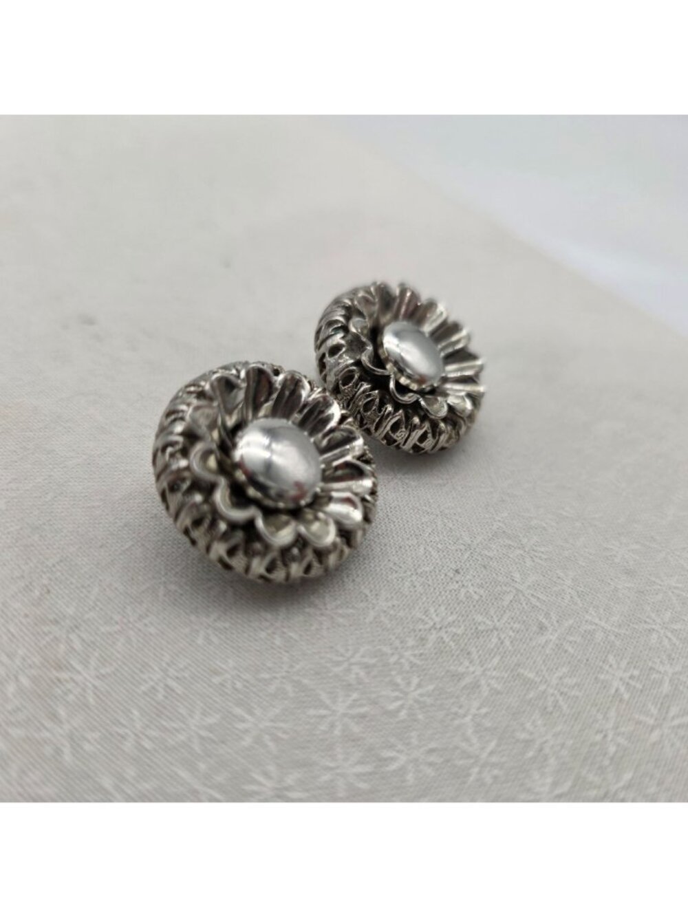 Vintage Silver-Tone Flower Clip-On Earrings With Textured Petal Design - Picture 2 of 4